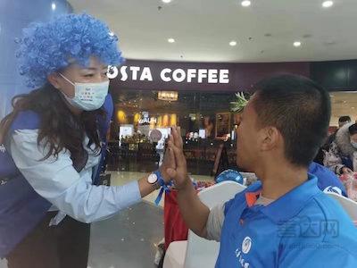 河北唐山蓝凤凰发起“让爱来·让碍走”蓝色行动 倡议关注理解自闭症群体